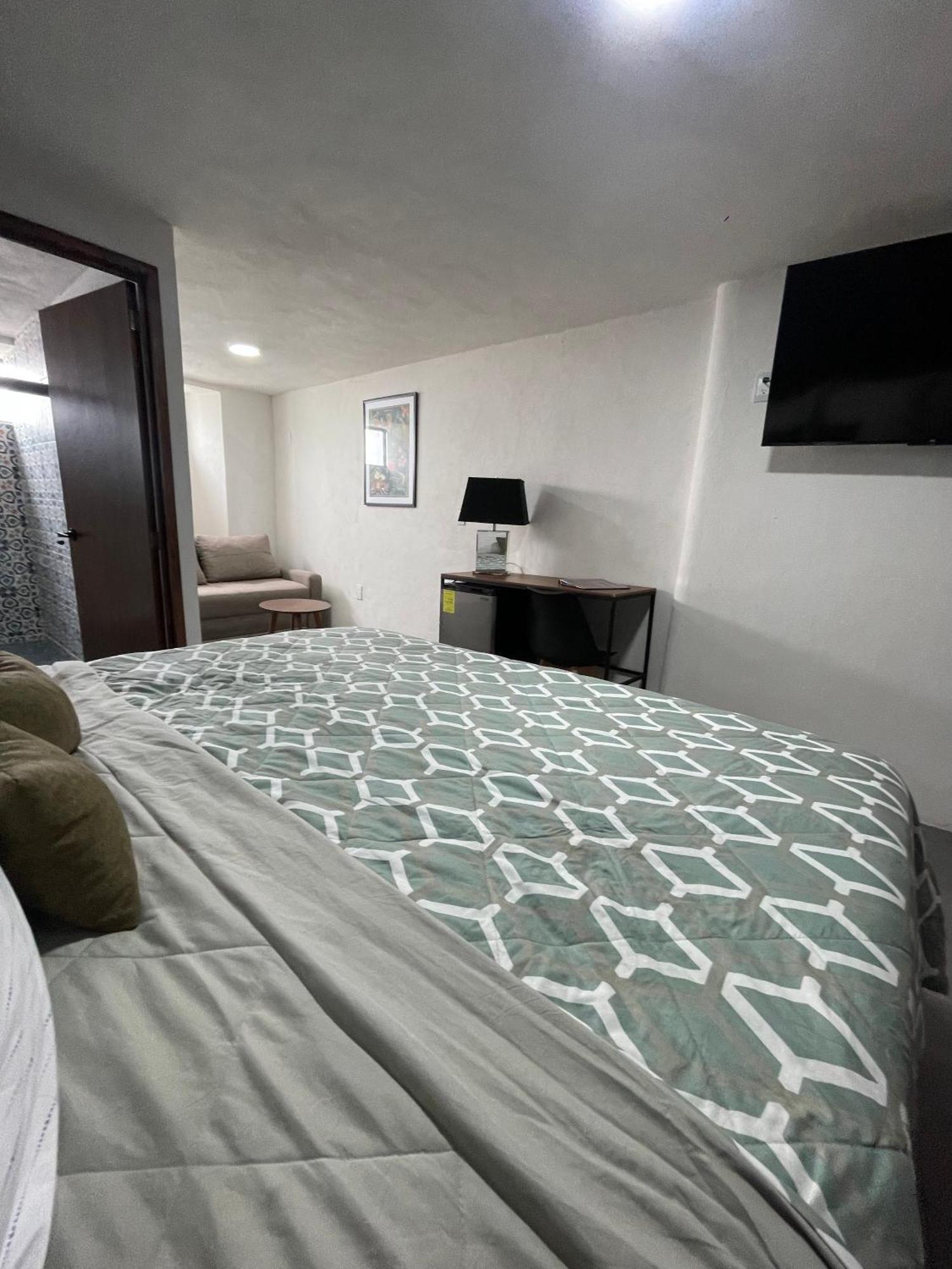 Quinta La Perla Hostel Guadalajara Bagian luar foto