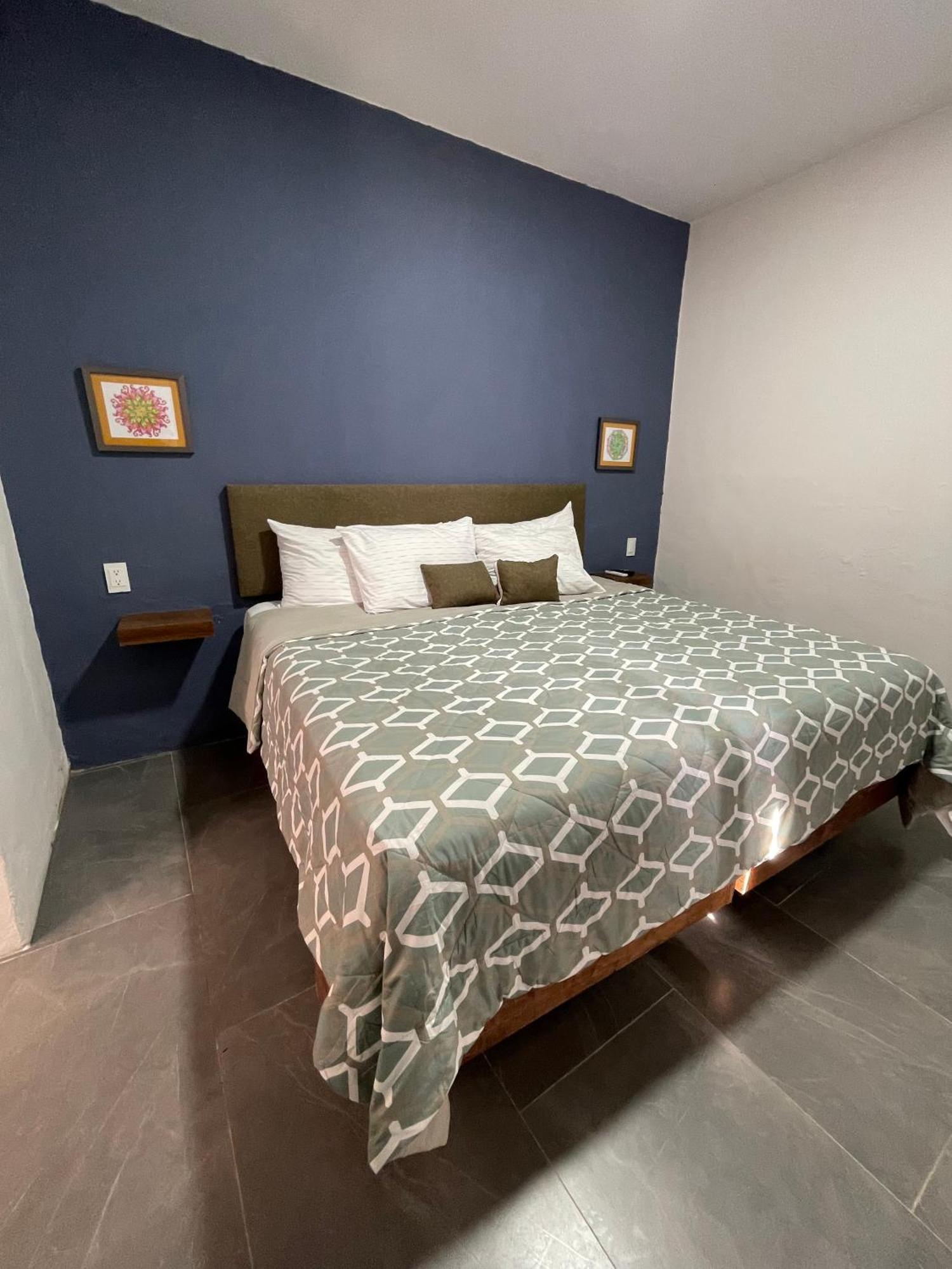 Quinta La Perla Hostel Guadalajara Bagian luar foto