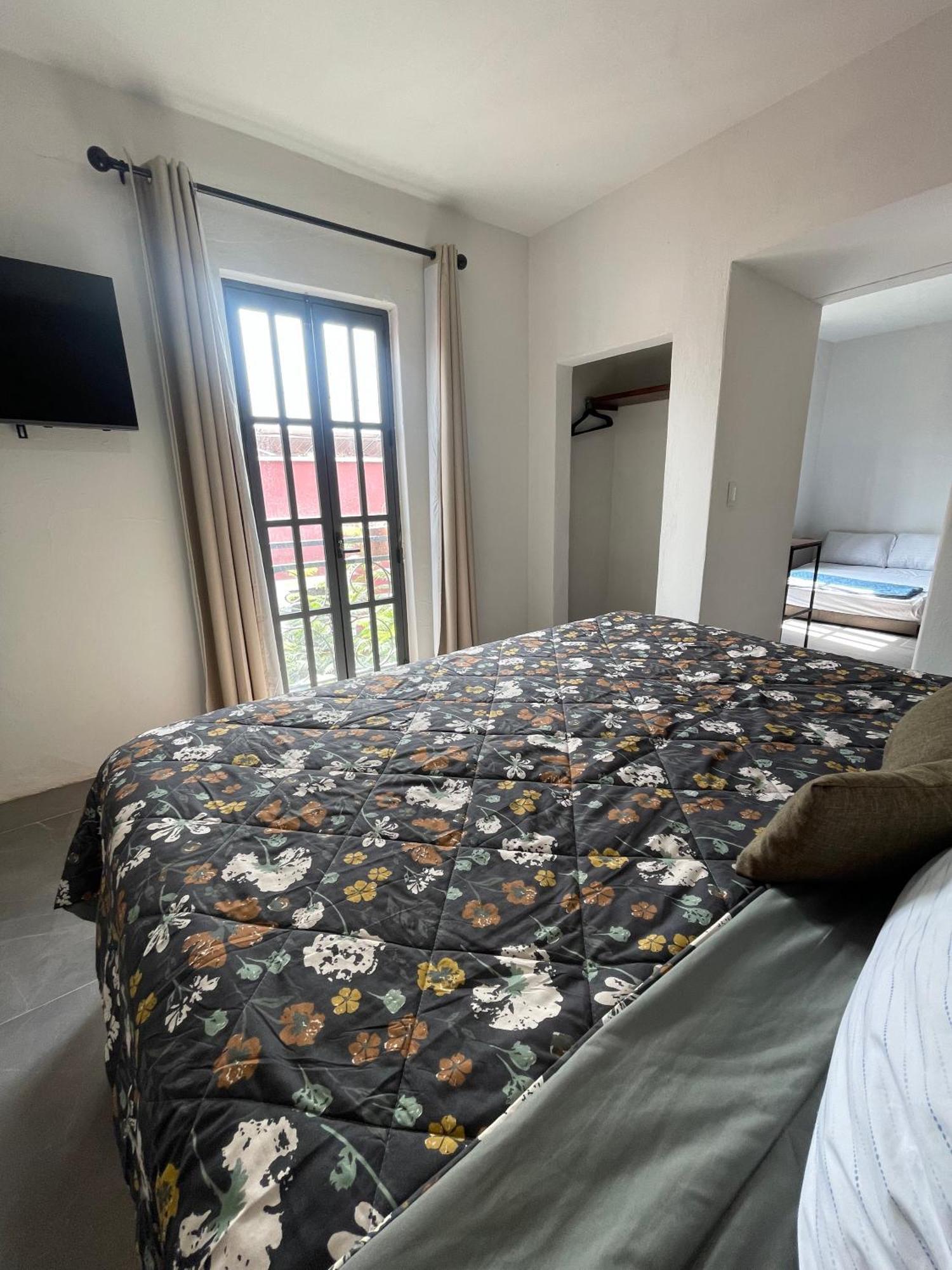 Quinta La Perla Hostel Guadalajara Bagian luar foto